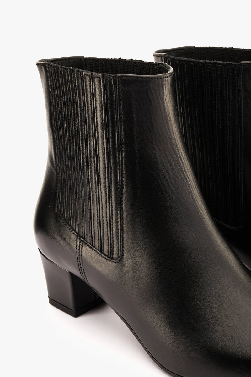 Stivaletto nero elastici