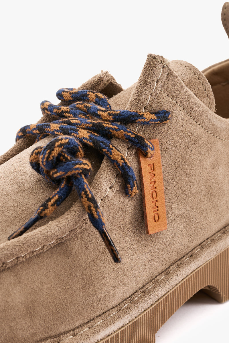 Stringata suede noce