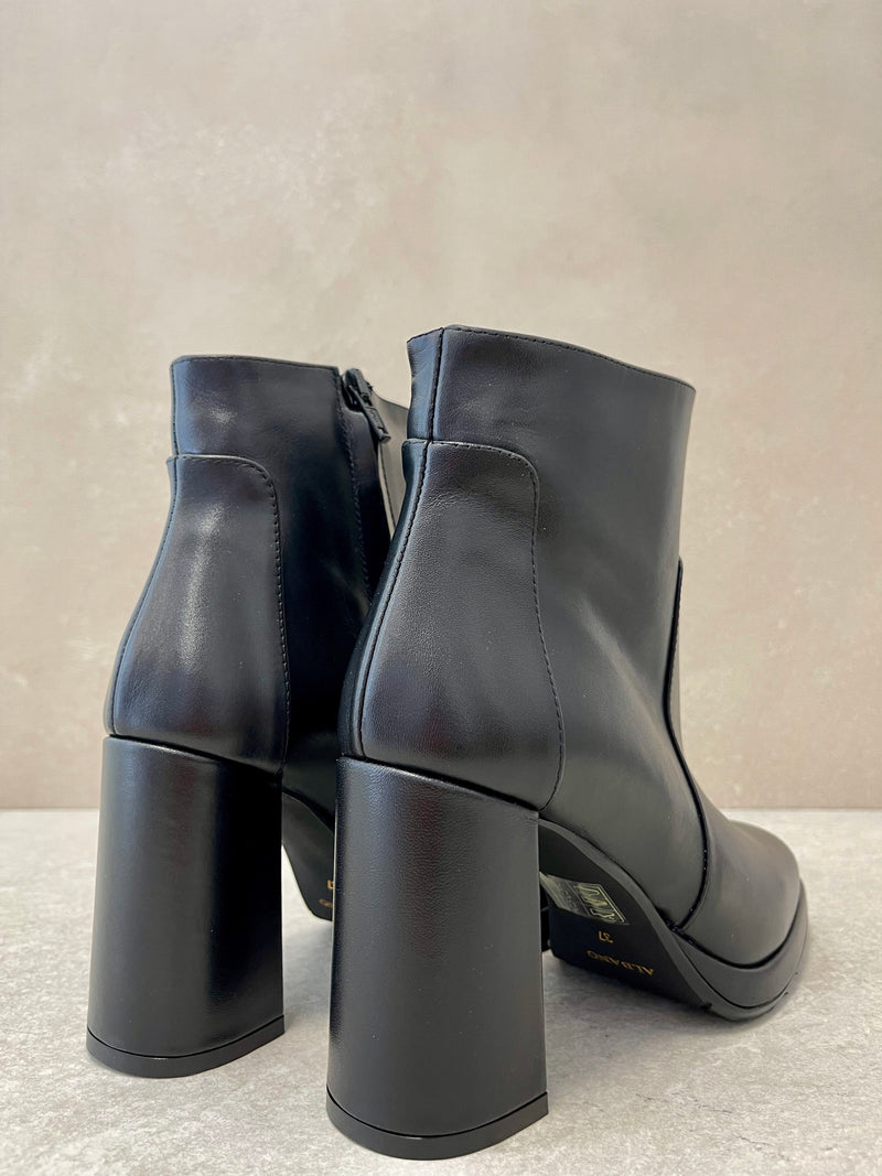 Tronchetto pelle nera con plateau
