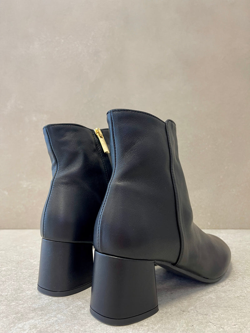 Stivaletto nappa nero