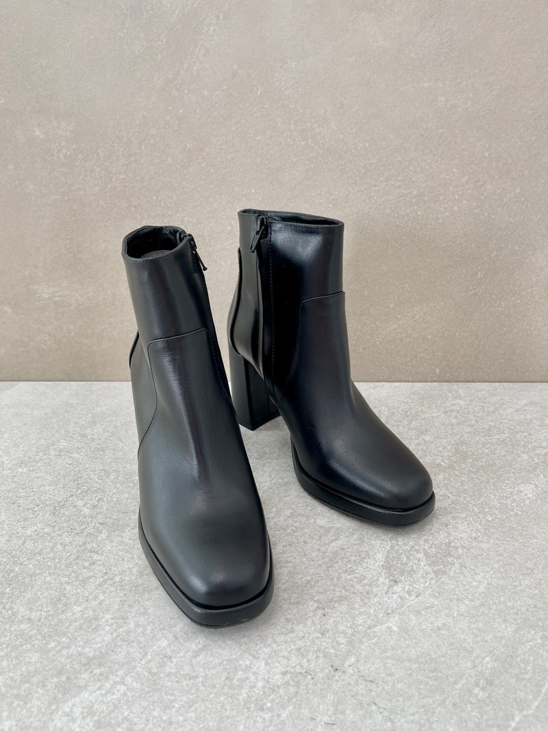 Tronchetto pelle nera con plateau