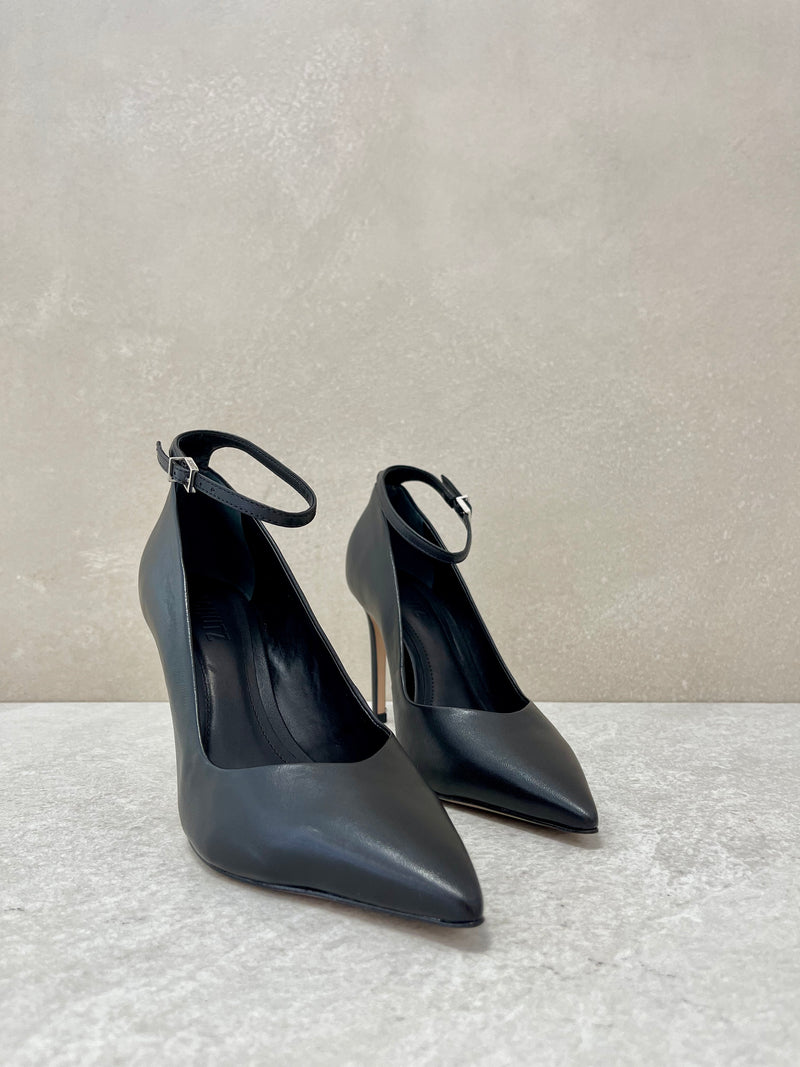 Décolleté Schutz nera con cinturino