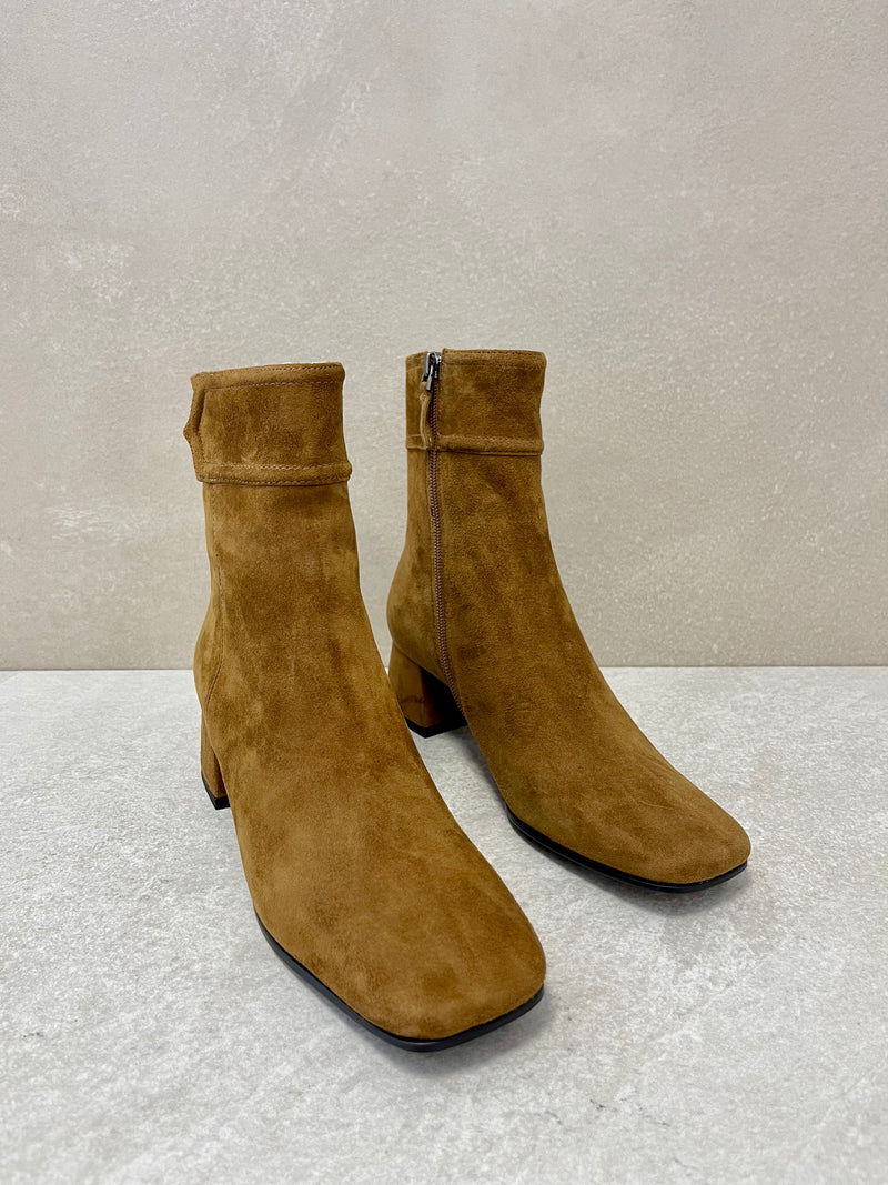 Stivaletto in camoscio cuoio