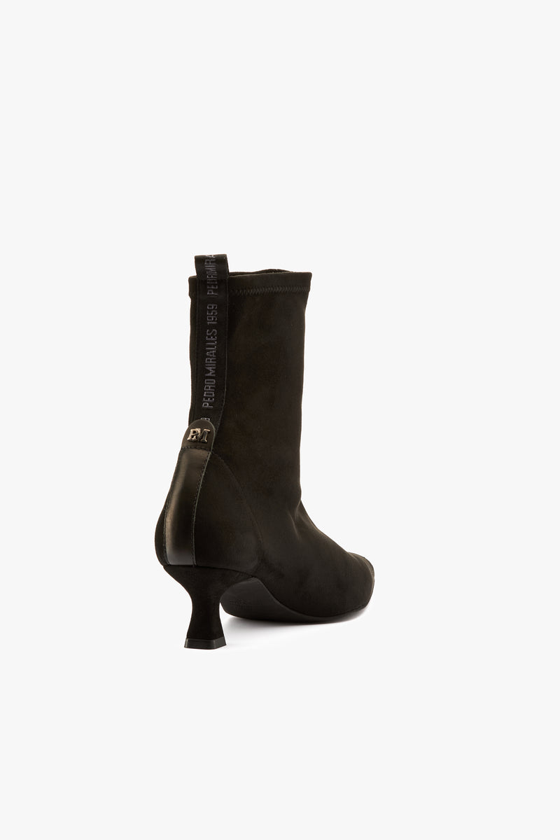 Tronchetto in camoscio nero elasticizzato