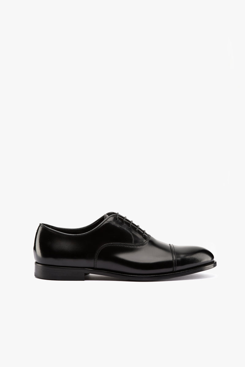Stringata in pelle nera